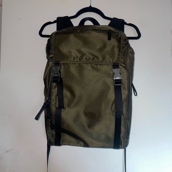 Prada Re-nylon Backpack in Green. - Picture 2 of 8